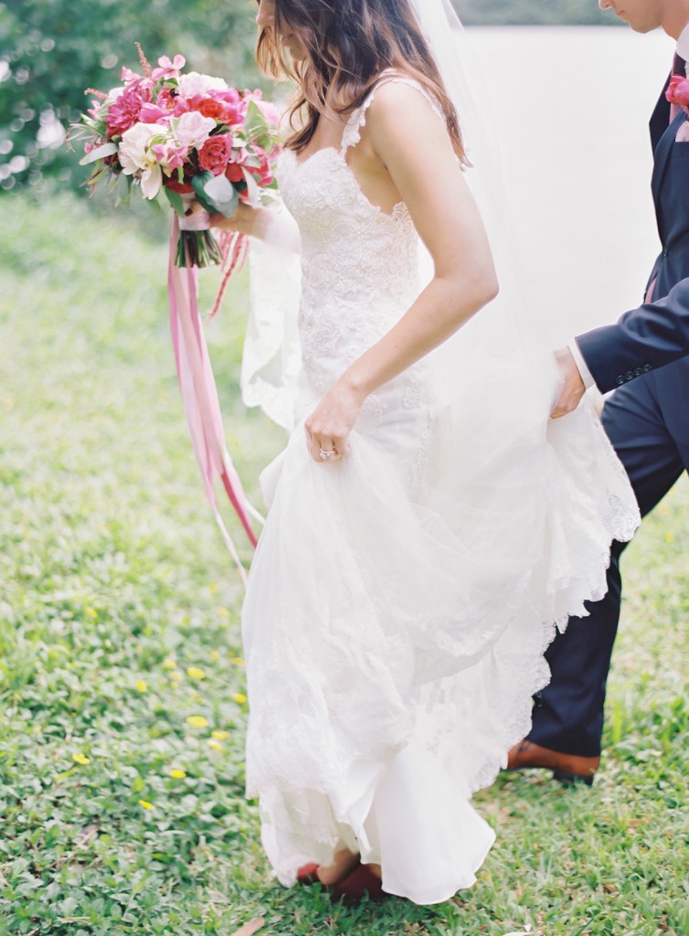 the great romance photo //  hawaii oahu kualoa ranch wedding