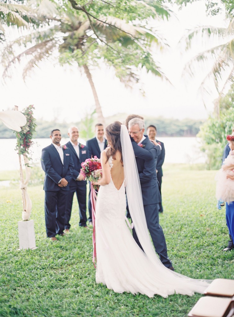 the great romance photo //  hawaii oahu kualoa ranch wedding