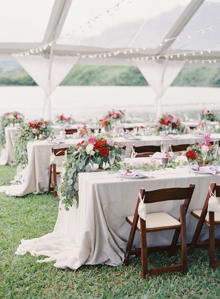 the great romance photo //  hawaii oahu kualoa ranch wedding