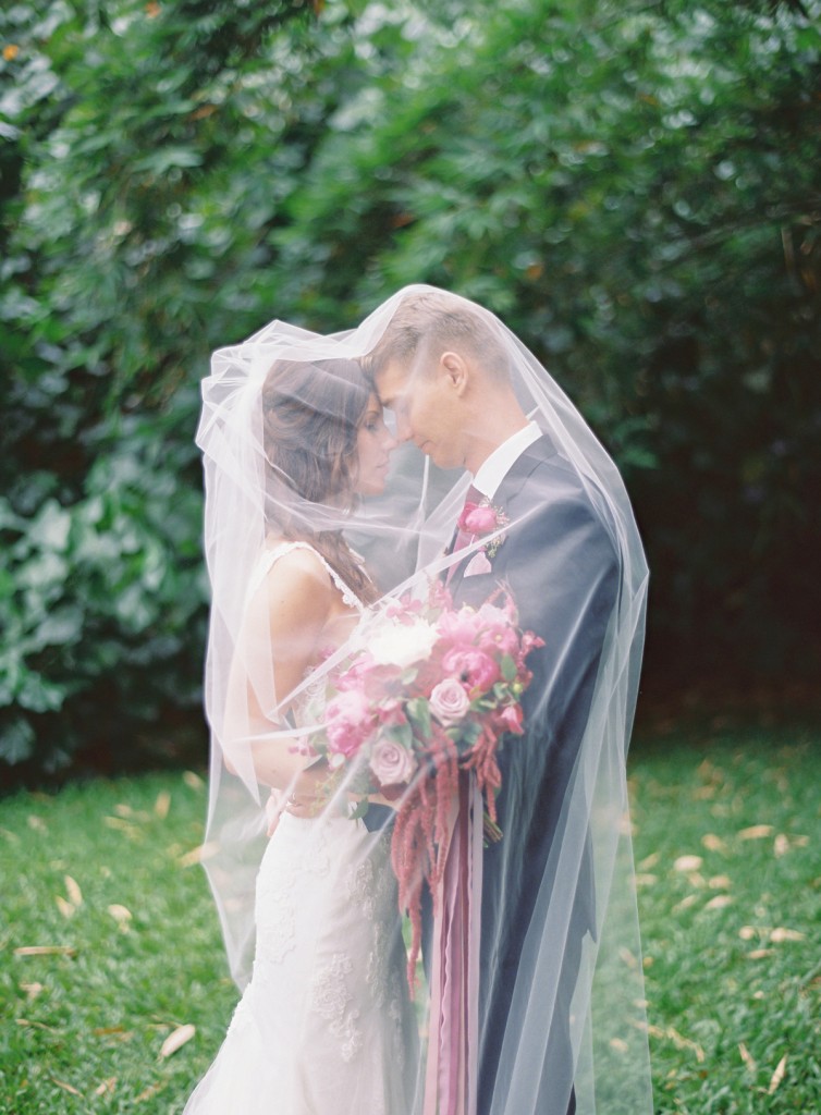 the great romance photo //  hawaii oahu kualoa ranch wedding