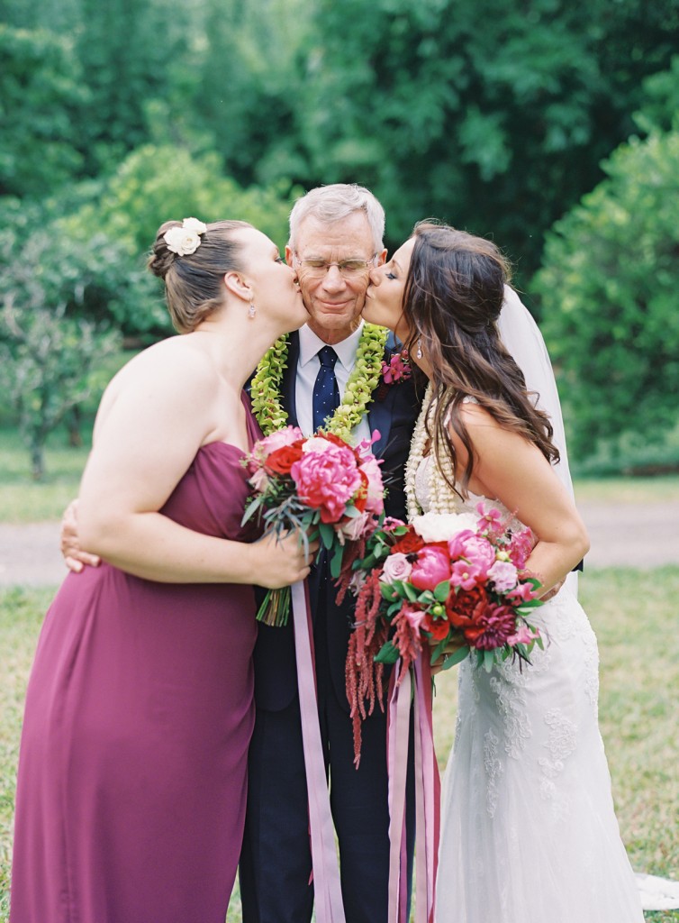 the great romance photo //  hawaii oahu kualoa ranch wedding