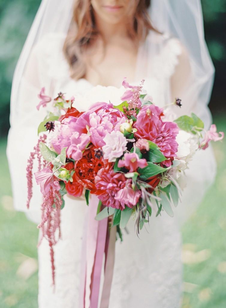 the great romance photo //  hawaii oahu kualoa ranch wedding